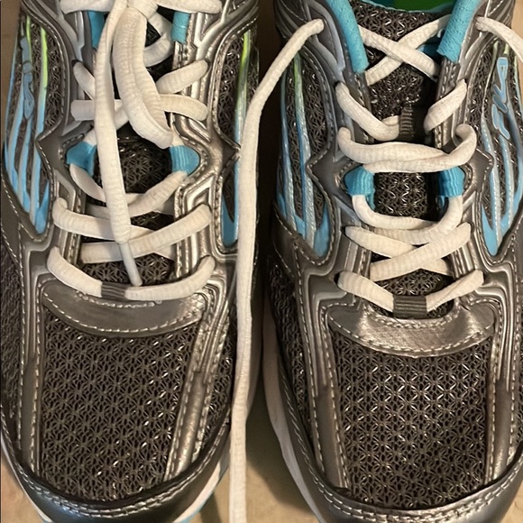 Womens Fila Sneakers brand new!!! - Picture 2 of 4